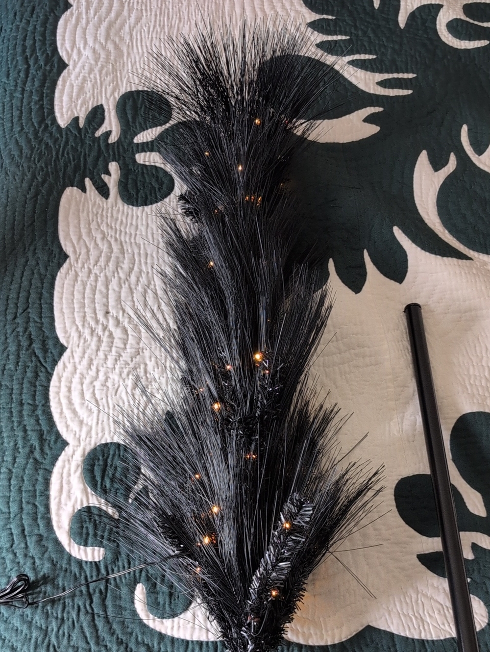 Hyde & Eek! Erie Black ๐โโฌ Tree ๐ (5ft) - Picture 3 of 8